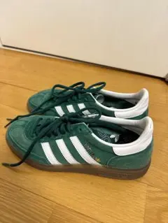 グリーン スニーカー