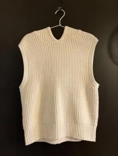 ZARA フード付き ホワイトニットベスト