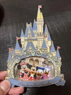 Disney ミッキー シンデレラ城 ピンバッジ - メルカリ