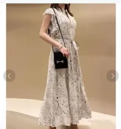 マーブルフラワー柄ワンピース