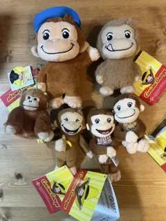 おさるのジョージぬいぐるみマスコット5体、ウホウホゴリラのゴリくんフレンド1体