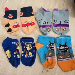 アンパンマン・パウ・パトロール靴下4足セット