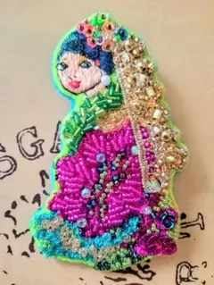 ⑤U　ハンドメイド刺繍ビーズブローチ/キーホルダー