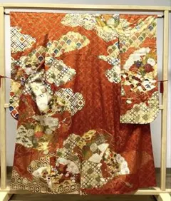 B◇着物くつろぎ 豪華な花模様 金駒刺繍 刺繍 白 袷 正絹 振袖 着物
