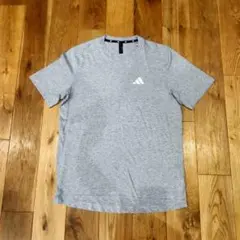 美品✨adidas　アディダス　グレー 半袖Tシャツ　AEROREADY　Mのサムネイル