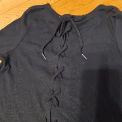 新品同様　リボン付き黒リブ編み長袖トップス