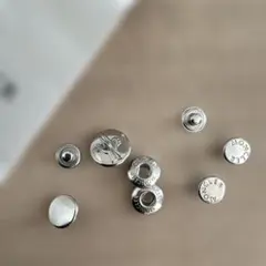 モンクレール　スナップボタン