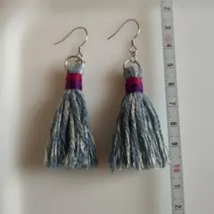 ハンドメイド タッセルピアス ブルー✖ホワイト　フリンジピアス