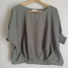 earth music&ecology オリーブグリーン フリル袖 Tシャツ