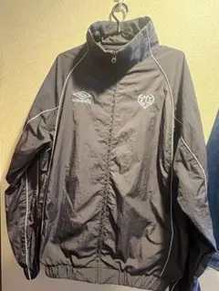 UMBRO×hth グレージップアップパーカー