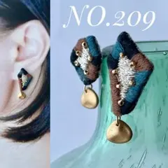 ハンドメイド　幾何学刺繍　ゴールド　アシメ　秋色　イヤリング　ピアス