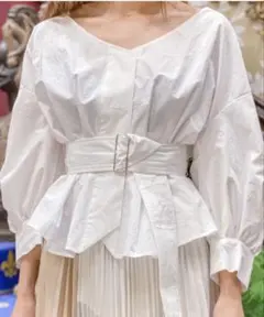 ボリュームペプラムシャツ ベルト付