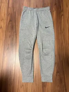 Nike グレー パンツ