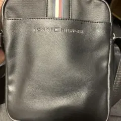 TOMMY HILFIGER ブラック ショルダーバッグ