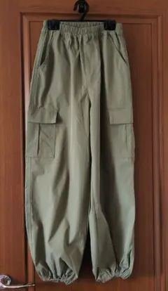 ２３日まで値下げ☆　カーゴパンツ　カーキ