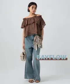 BAYFLOW オフショルダー フリルブラウス ブラウンのサムネイル