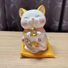 招き猫 貯金箱 置物 ラインストーン 装飾 座布団付き