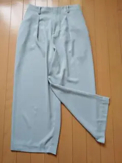 ユニクロ　UNIQLO　ドレープワイドアンクルパンツ　水色　グレー　Мサイズ