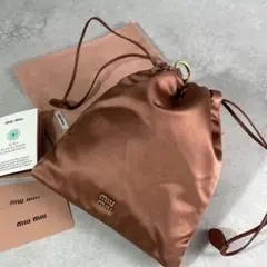 未使用級✨ミュウミュウ 巾着 ポーチ サテン カカオ ブラウン ゴールド 