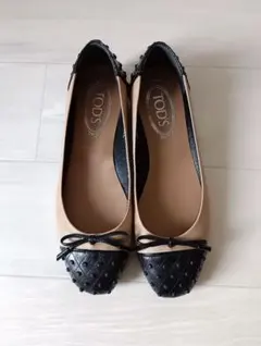 未使用です。TOD'S バレリーナ　バレエシューズ ベージュ ブラック 37.5のサムネイル
