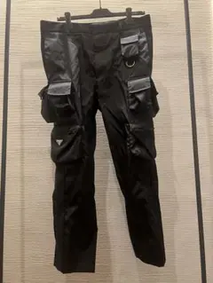 プラダ カーゴパンツ 黒 サイドポケット付き プラダ カーゴパンツ 黒 サイドポケット付き プラダ カーゴ