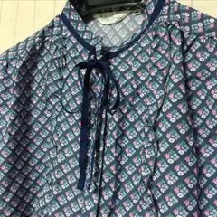 ベルメゾン花柄レトロブラウス