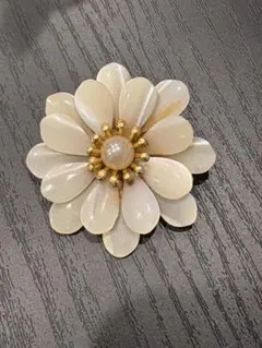 【ヴィンテージ調】お花 モチーフ ブローチ パール×シェル風 レトロ