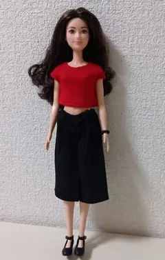 バービー 赤いトップスと黒いボトムス2点セット