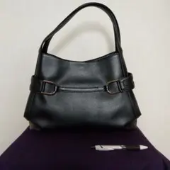 ungaro ウンガロ　ショルダーバッグ　黒　レザーバッグ　日本製　牛革