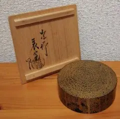 清水晃樹 神代杉 白菊 二芒絵 内丸 金箔香合 共箱 茶道具 - メルカリ