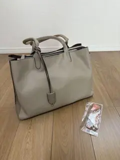 PERENNE グレージュ　トートバッグ　大容量3部屋構造　未使用スカーフ付き