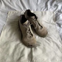 Puma ベージュ スエード スニーカー