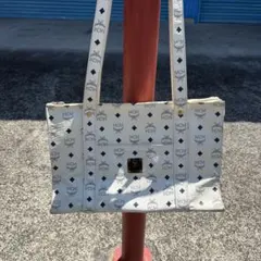 MCM エムシーエム モノグラム レザー トートバッグ ホワイト A4収納可のサムネイル