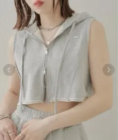 ⭐️Chico フード付　ノースリブ　ZIP パーカーのサムネイル