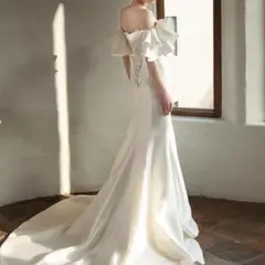 【1週間限定掲載】オフショルダー フリル サテン ウェディングドレス