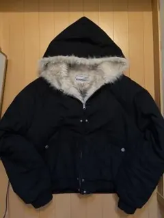 フード付き黒クロップドジャケット