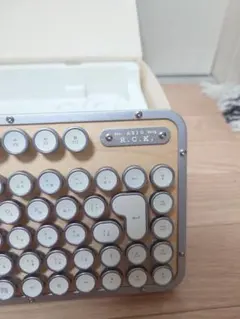 【箱あり】AZIO タイプライターキーボード ホワイト