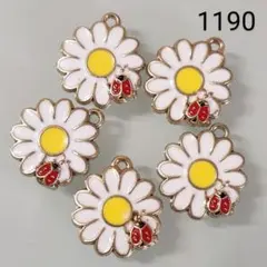 【商品番号1190】5こ♡てんとう虫とお花チャーム♡ペンダントトップ♡