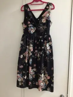 花柄ワンピース ノースリーブ ブラック フレア UK10 美品