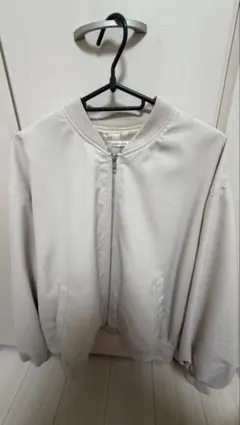 ベージュ フロントジッパー ジャンパー