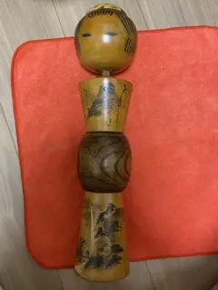伝統的な木製こけし