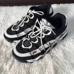 【美品】FILA フィラバリケード XT 97 ブラック/ホワイト/レッド25㎝のサムネイル