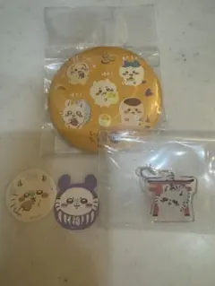 ちいかわもぐもぐ本舗　川越缶バッチ　6連アクリルチャームの単品　モモンガ　シール