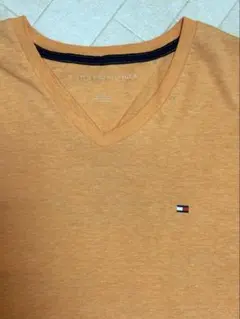 TOMMY HILFIGER VネックTシャツ