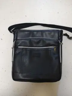 CREATE BAREFOOT ブラックショルダーバッグ