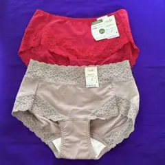 Triumph レースショーツ＆サニタリーショーツセット