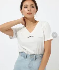 新品未使用◇ AZUL by moussy  VネックプリントTシャツ