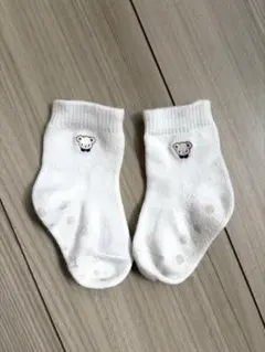 ファミリア ホワイト ベビー靴下 クマの刺繍付き