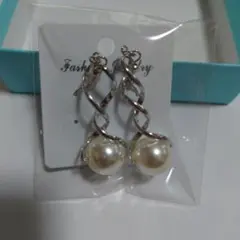 ホワイトパール ツイストデザインピアス