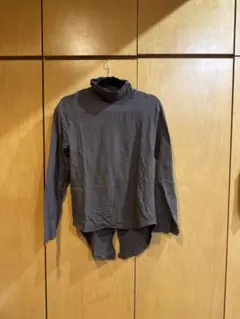 KBF タートルネック　カーキ　グリーン